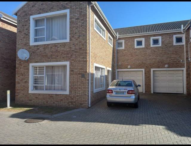 3 BEDROOM TOWNHOUSE RENTED IN BLUEWATER BAY